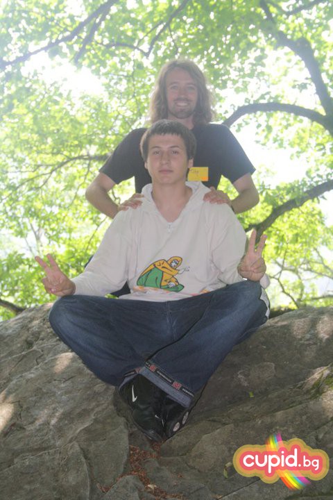 Аз(седящ) и Тоби ! AUBG лагер 2010г !!! - Rumbaetza