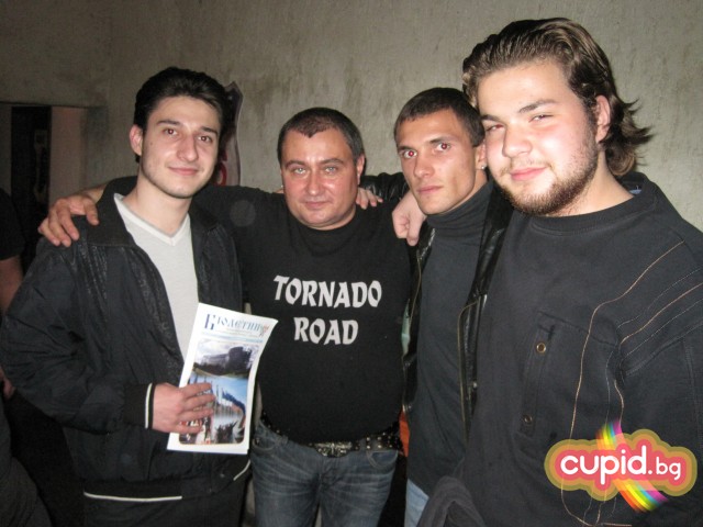 Концерта на рок-група 'Епизод" в RockIt — с Къци, Emil Chendov (вокала), Я и Елин. (отляво-надясно) - komika