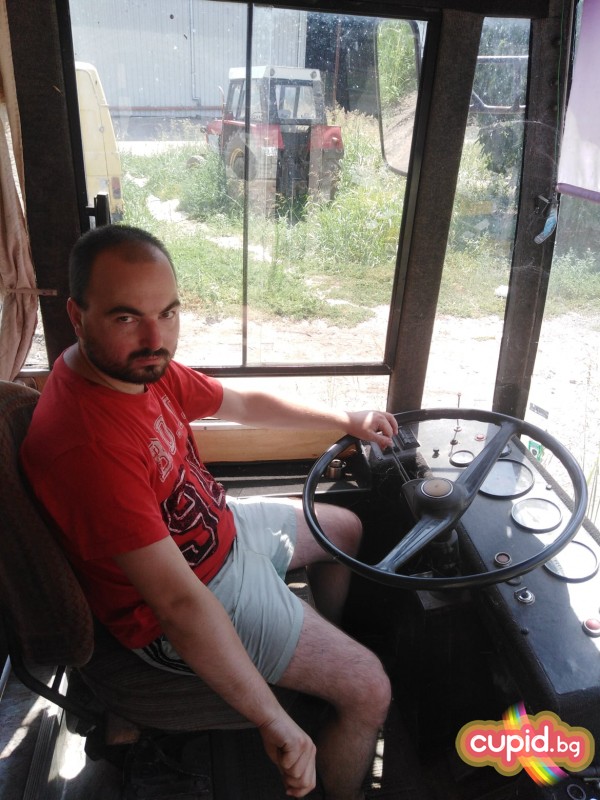 Зад кормилото на междуградски автобус Чавдар 11г6 Кента от 1991 г., ремонтиран началото на 21 век - Penyo
